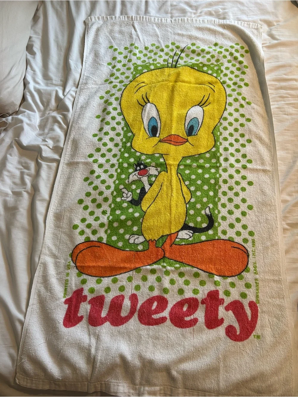 vintage 1980s Warner Bros. Looney Tunes beach towel Tweety Bird and Sylvester